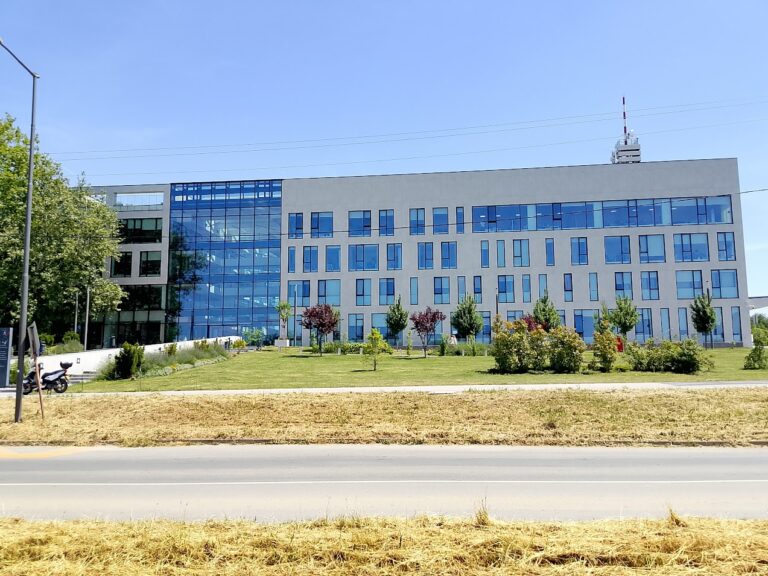 zgrada spolja