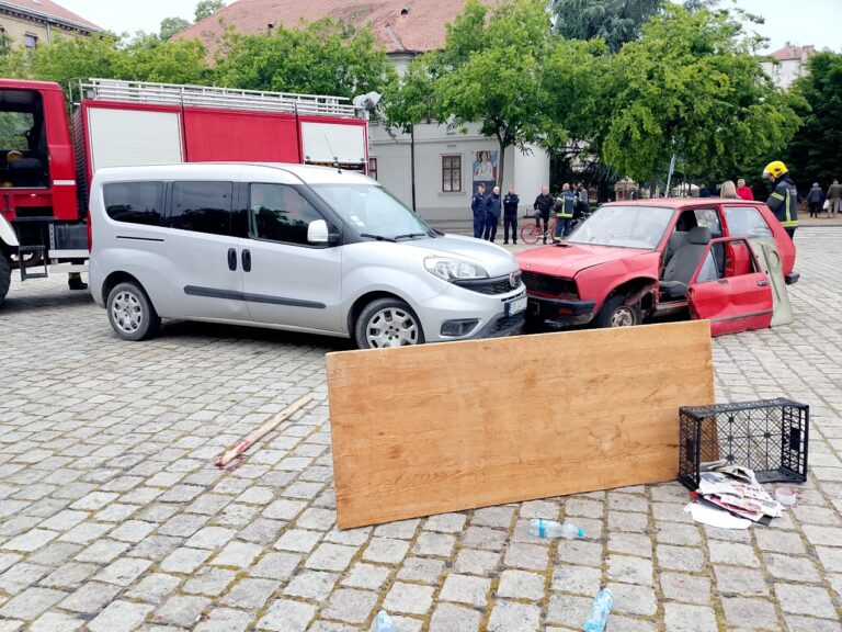 Pokazna vezba © AcanskiS  RTV