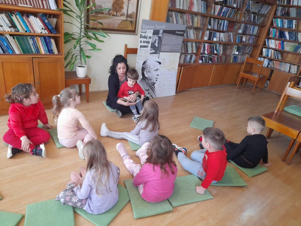 https://www.bibliotekaapatin.rs